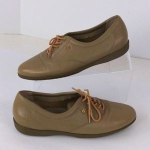 Easy spirit tan beige sneakers women size 10 B